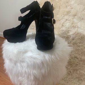 Jessica Simpson heels